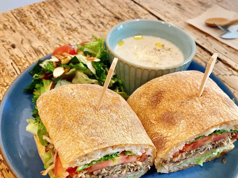 푸짐한 버섯 치아바타 샌드위치