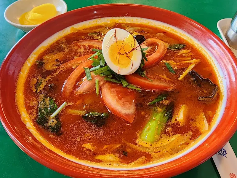 토마토와 계란이 올라간 짬뽕