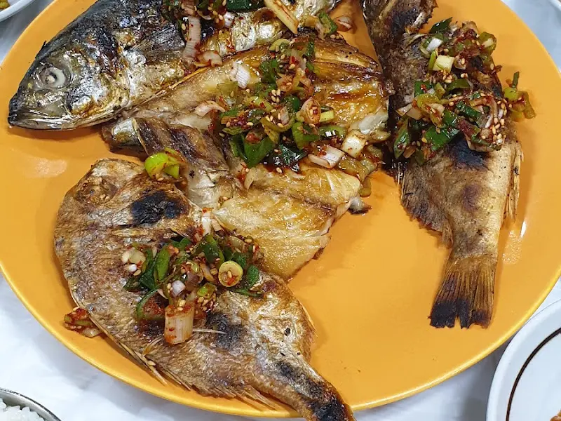 다양한 생선 구이 모듬