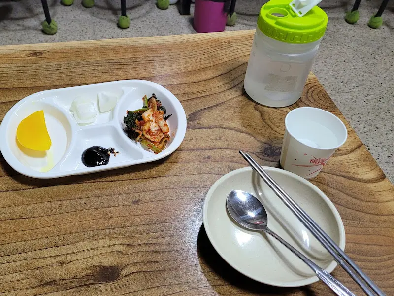 명성각 기본 반찬