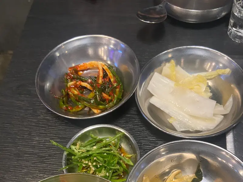 깔끔한 밑반찬 구성