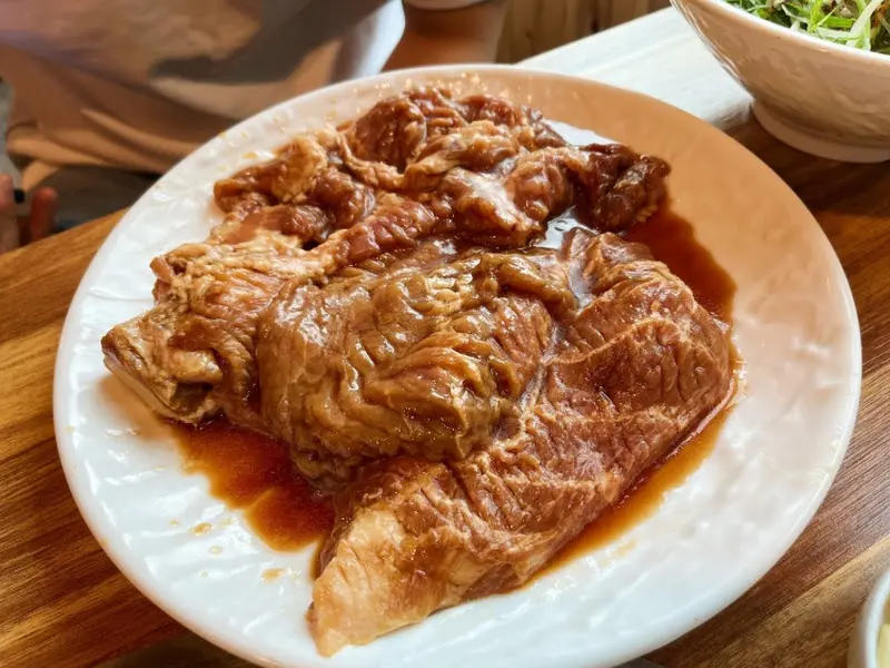 윤기가 자르르 흐르는 돼지갈비
