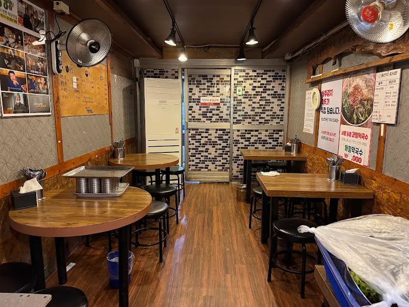 화곡영양족발 내부