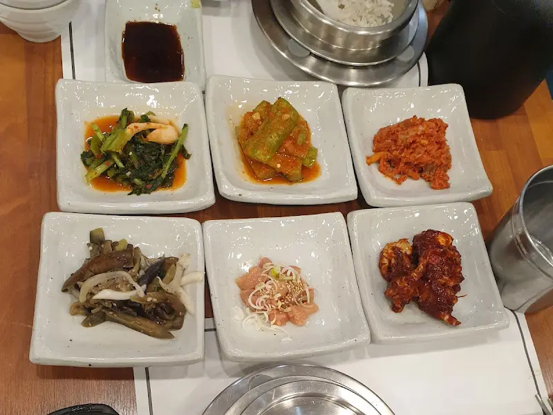 정갈하게 차려진 밑반찬