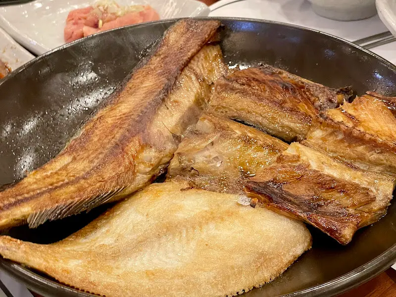 노릇노릇하게 구워진 모듬 생선구이