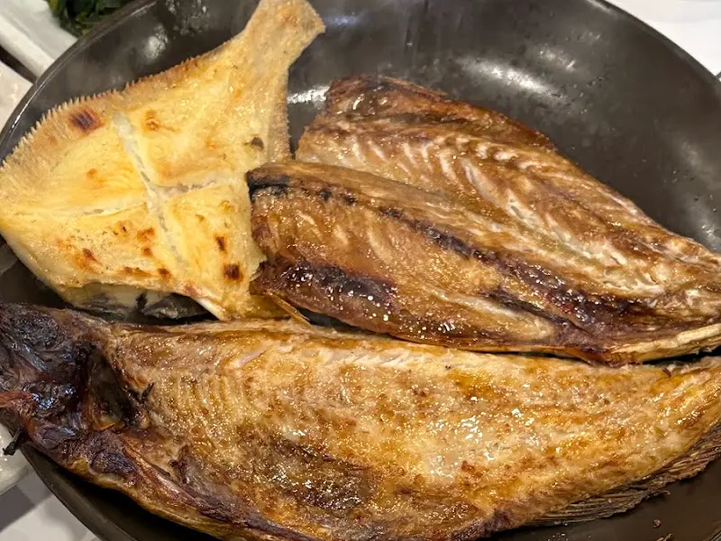 윤기가 흐르는 생선구이