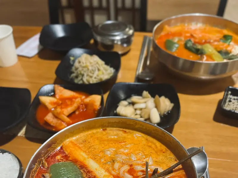 수라전통육개장의 테이블 세팅