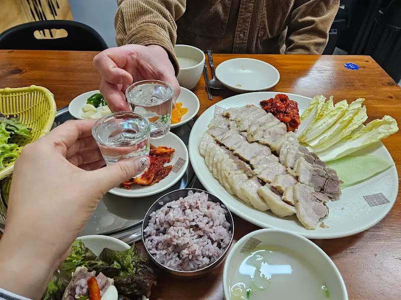 보쌈과 함께 곁들이는 술 한 잔