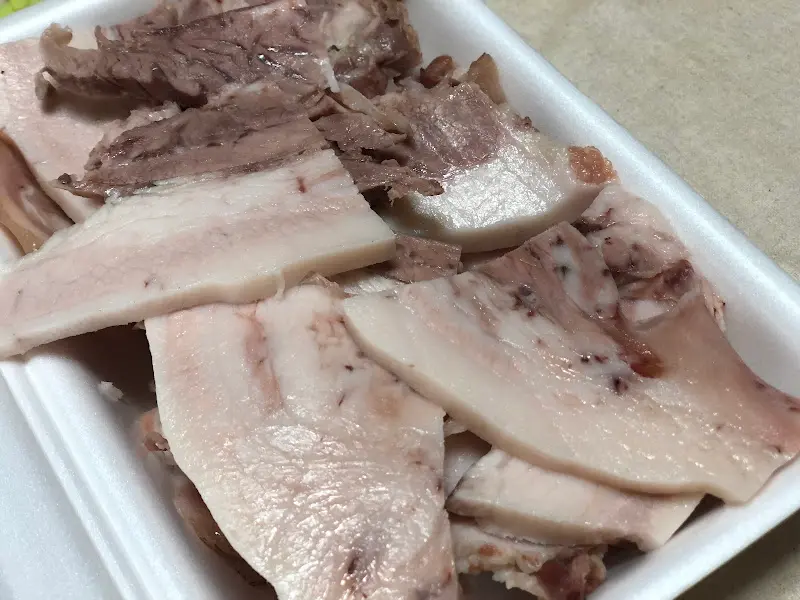 윤기가 흐르는 머릿고기 수육