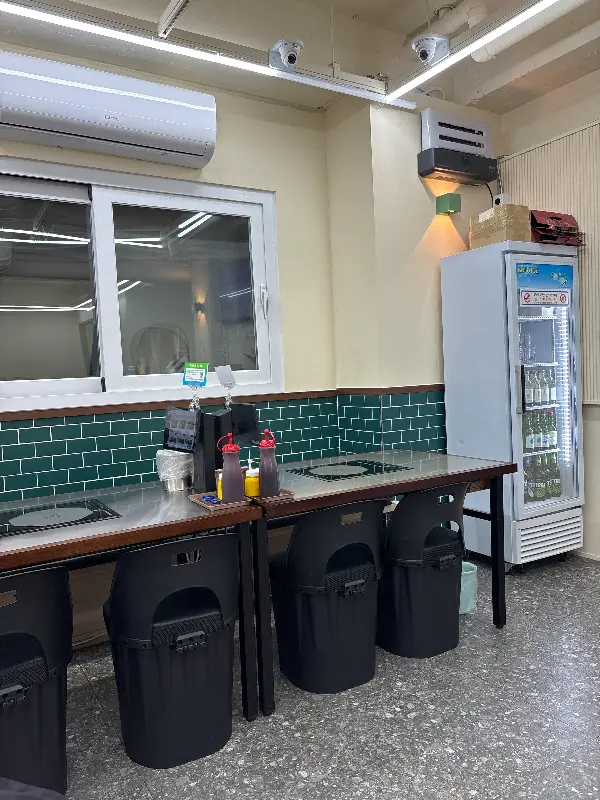 깔끔한 매장 내부