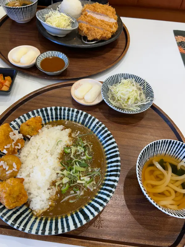 카레와 돈까스의 만남