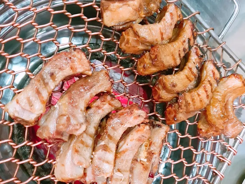 윤대감 등갈비의 숯불 향이 가득한 소금구이