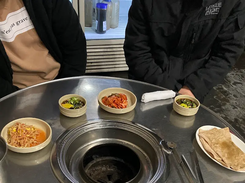 윤대감 등갈비의 테이블 세팅