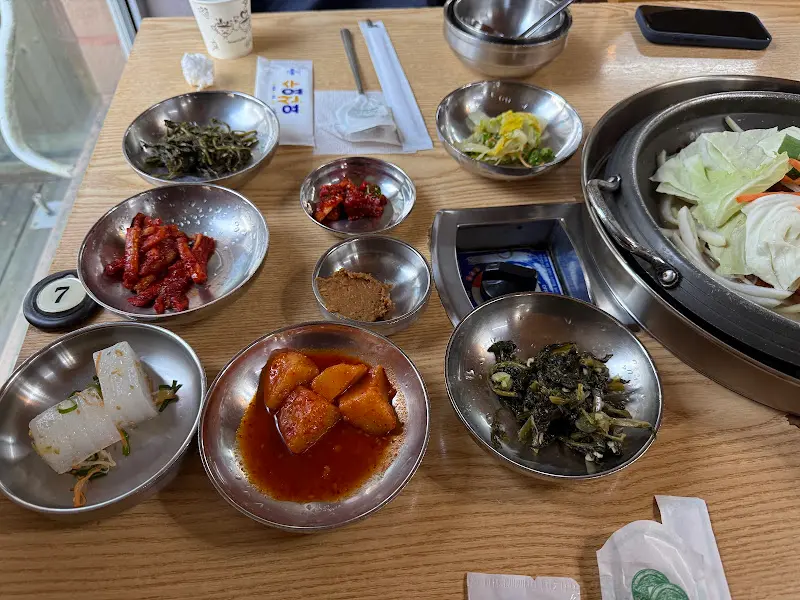 다채로운 반찬들