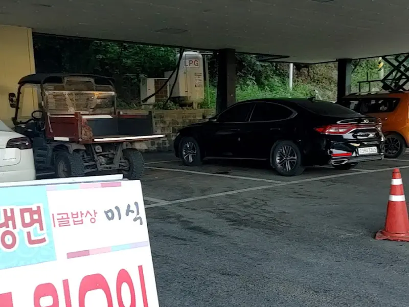 미식쌈밥 주차장