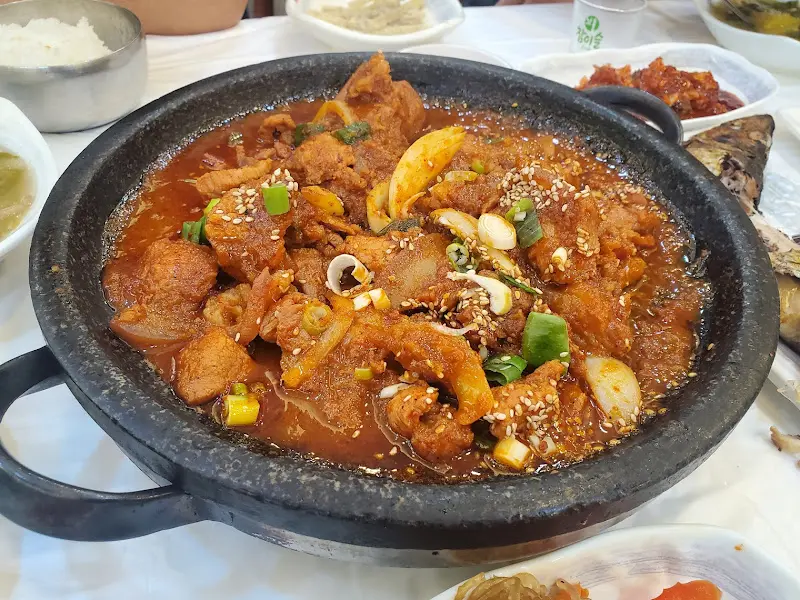 번영회관의 전체적인 모습