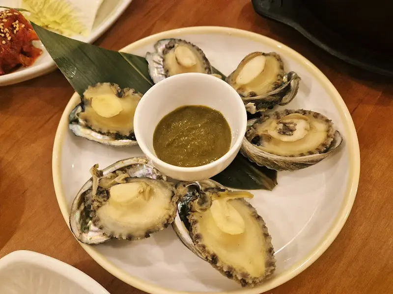 전복 한 상 차림