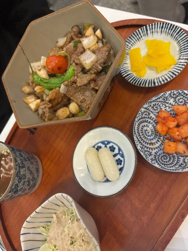 스테이크 덮밥 클로즈업