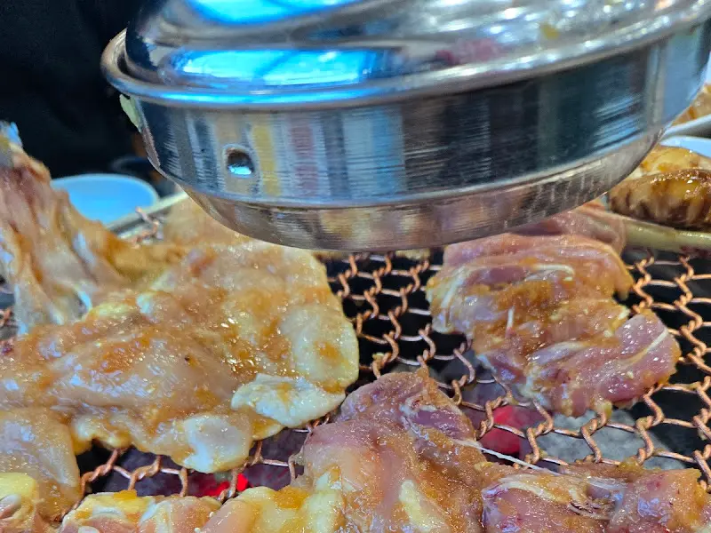 숯불에 구워지는 닭갈비