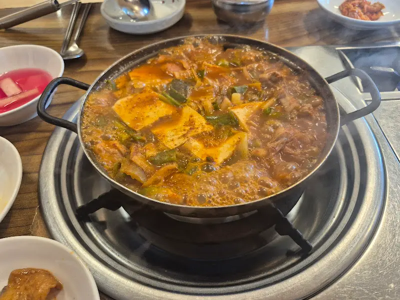 보글보글 끓는 김치찜