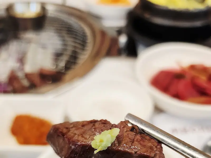 잘 구워진 한우 한 점