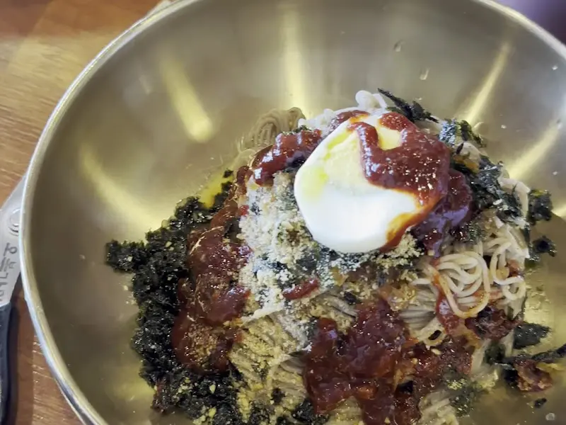 먹음직스러운 막국수