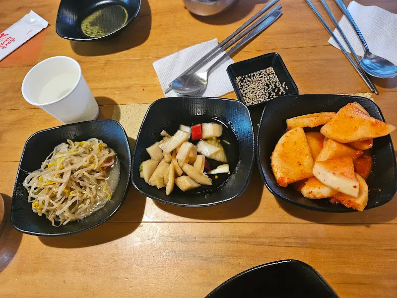 수라전통육개장의 밑반찬