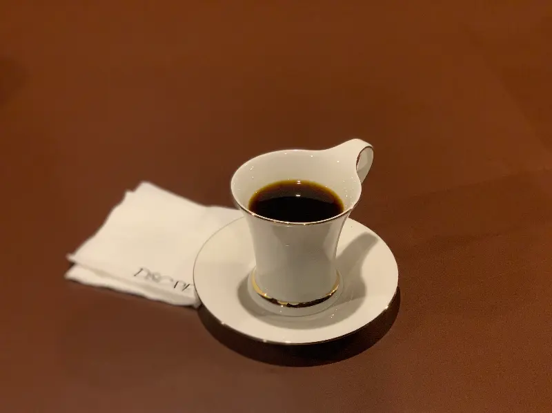식후 즐기는 커피 한 잔