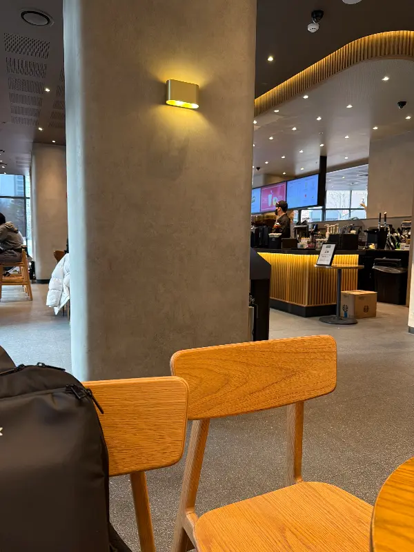 스타벅스 광교아브뉴프랑점 내부