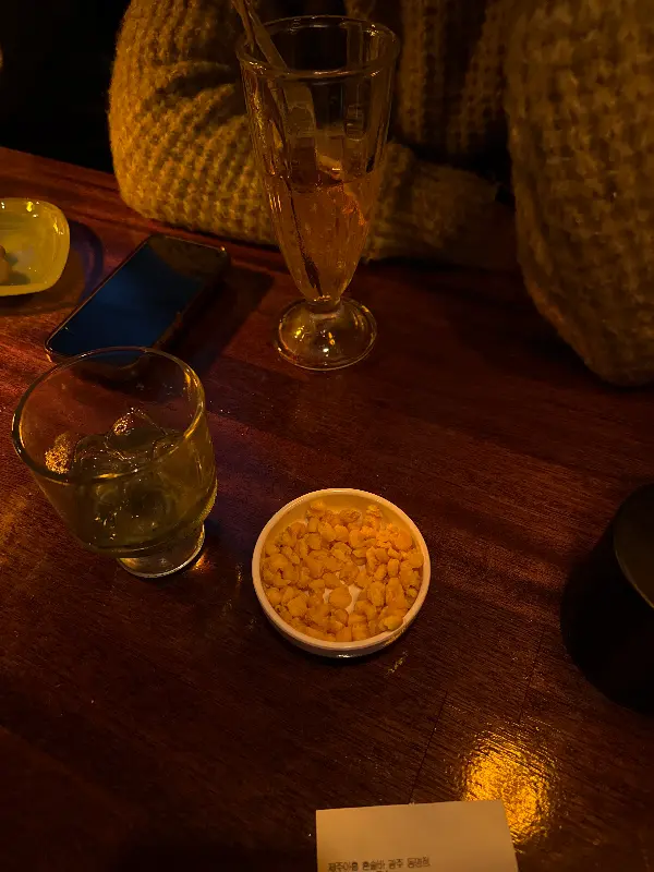 다양한 칵테일과 기본 안주