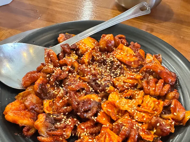 윤기가 좌르르 흐르는 쭈꾸미 볶음