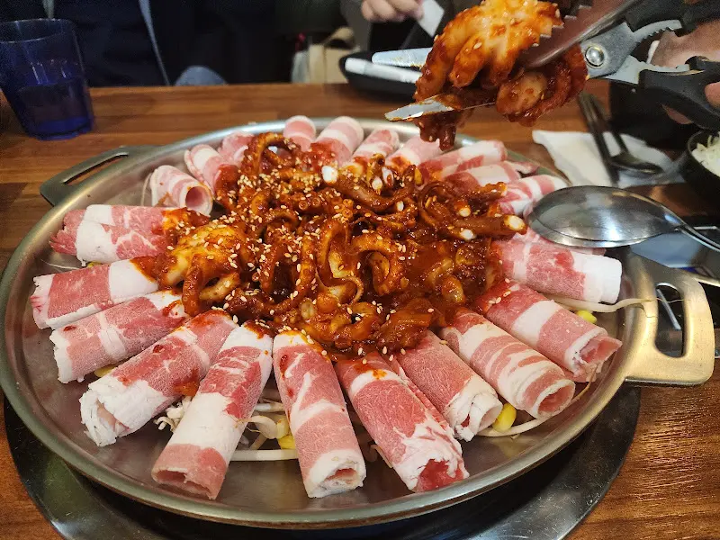 쭈꾸미 삼겹살 철판 비주얼