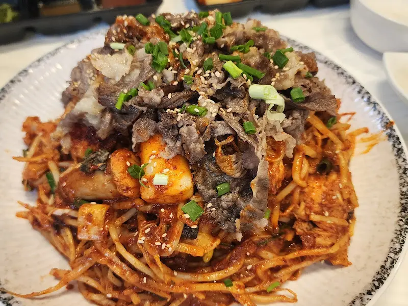 아구찜 위에 얹어진 고기가 인상적이다.