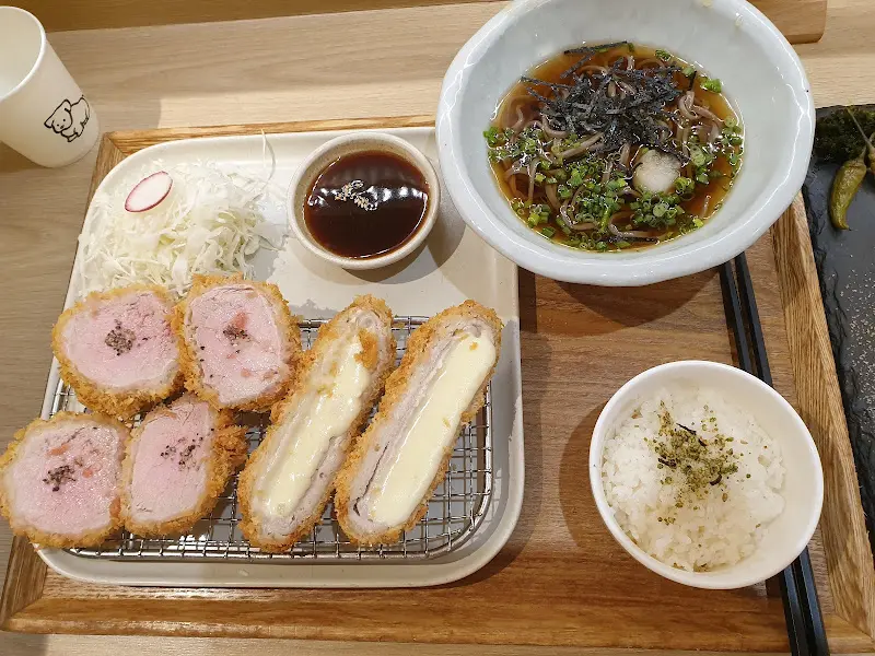 돈까스 한 상 차림