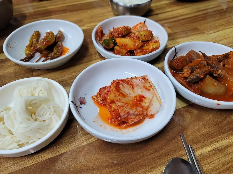 정갈하게 담긴 밑반찬