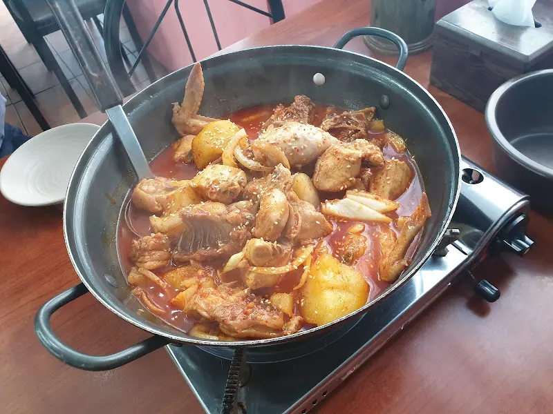 보글보글 끓는 닭도리탕