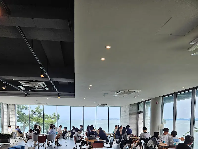 카페 내부 인테리어