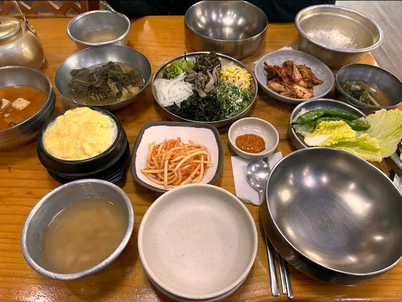 정갈하게 차려진 밑반찬