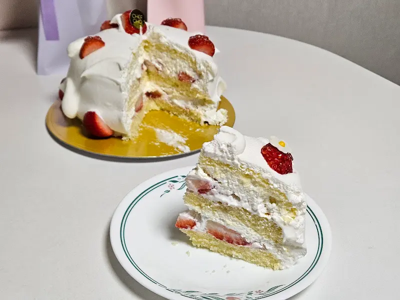 딸기 생크림 케이크 단면