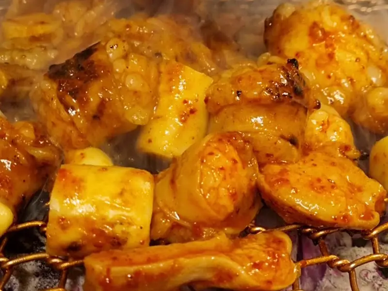 숯불 위에서 노릇하게 구워지는 대창