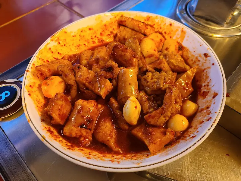 매콤한 국물이 인상적인 곱창전골