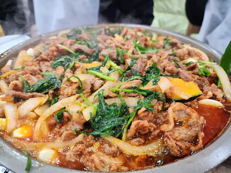 맛있게 익어가는 오리불고기