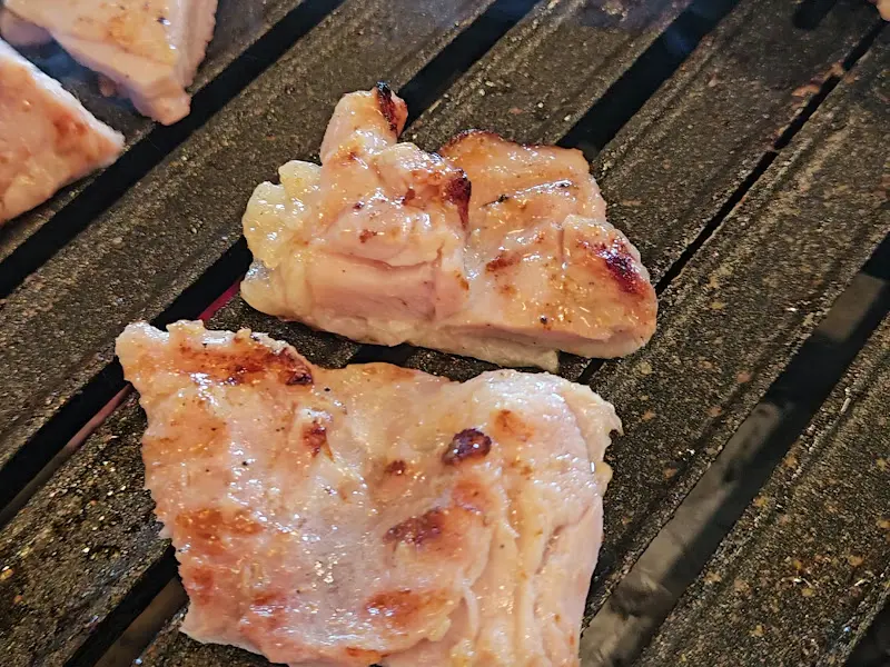 노릇노릇하게 구워진 닭갈비