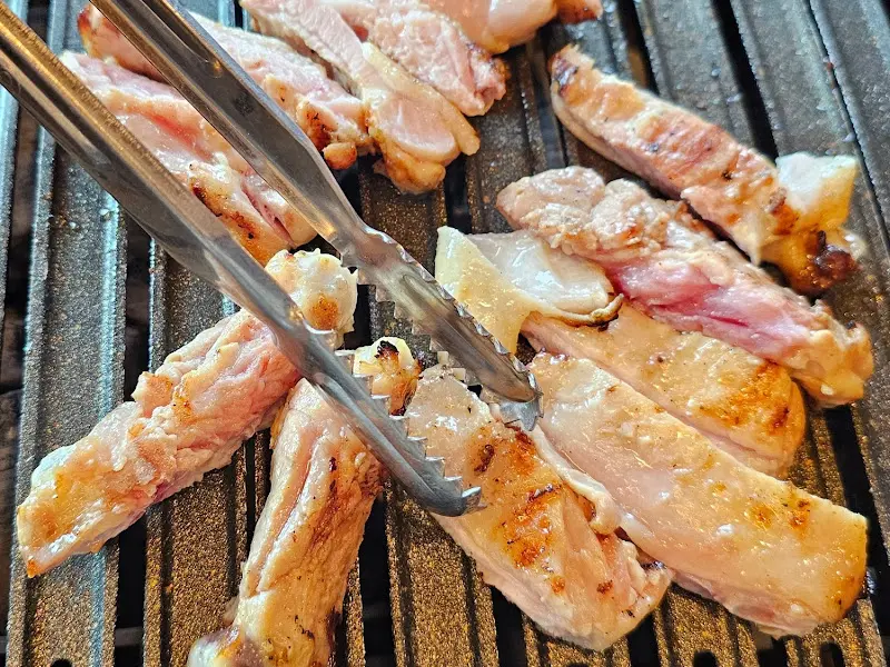 숯불에 구워지는 닭갈비