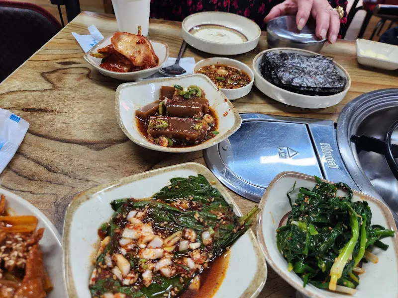 푸짐하게 차려진 한 상