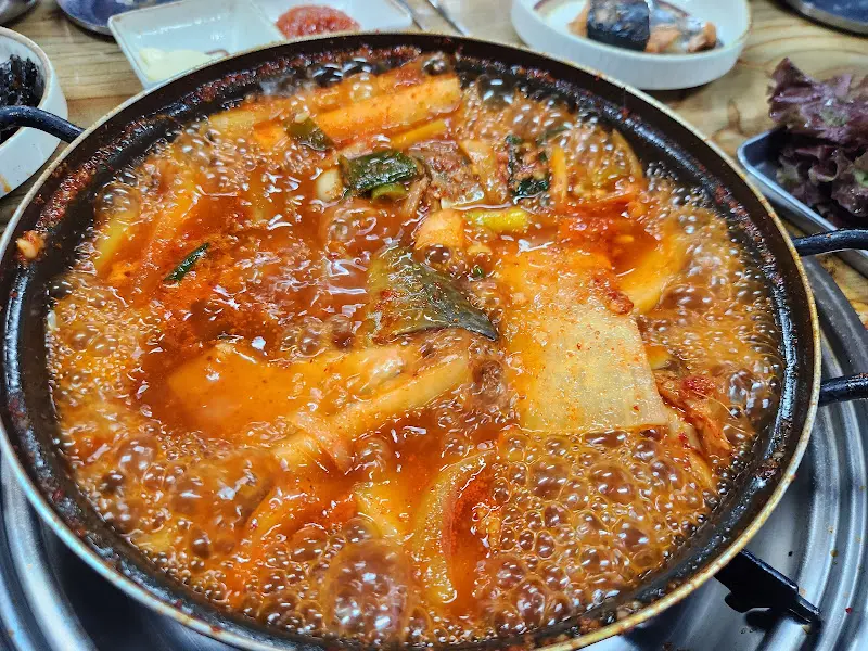 얼큰한 찌개의 비주얼