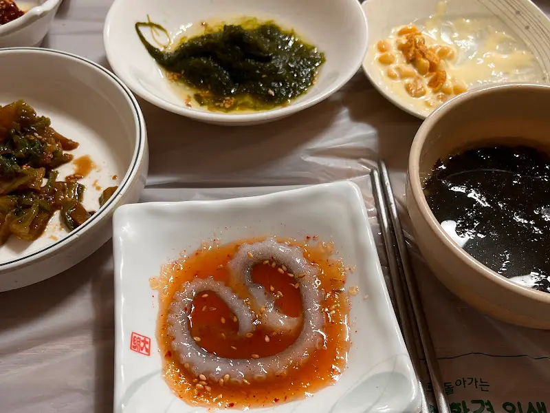 막걸리 식초 소스에 담긴 기절낙지