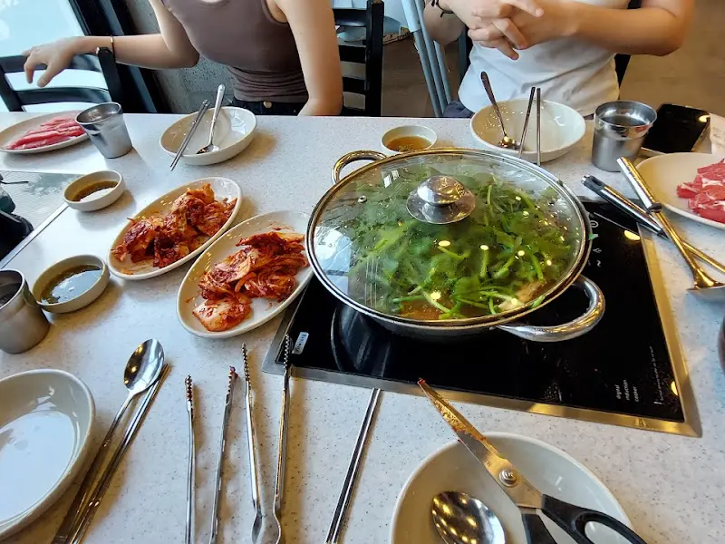 푸짐한 샤브 버섯칼국수 한상차림