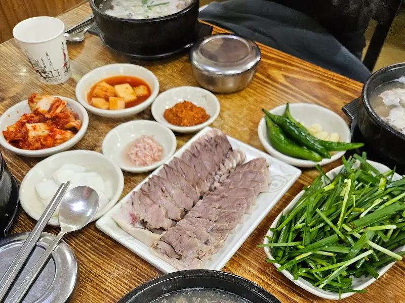 모듬국밥 한 상 차림