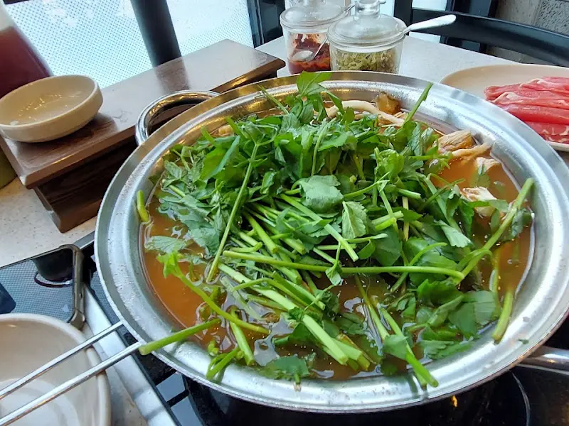 미나리가 듬뿍 들어간 샤브 버섯칼국수